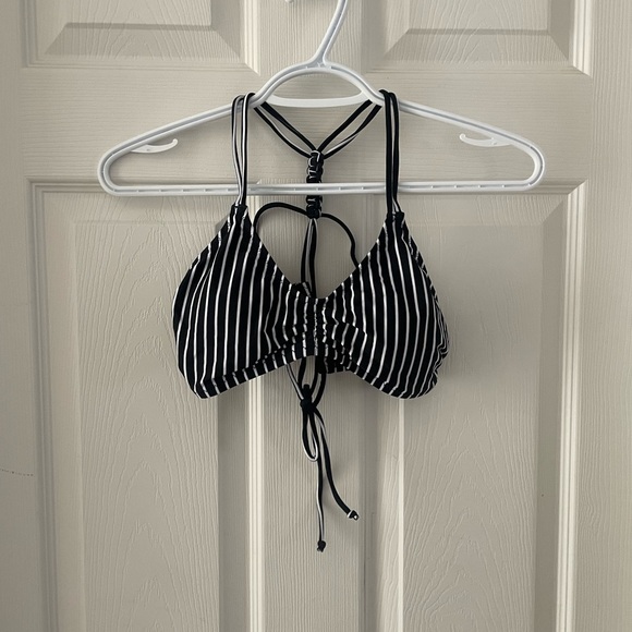 Black and white striped bikini top - Picture 1 of 6